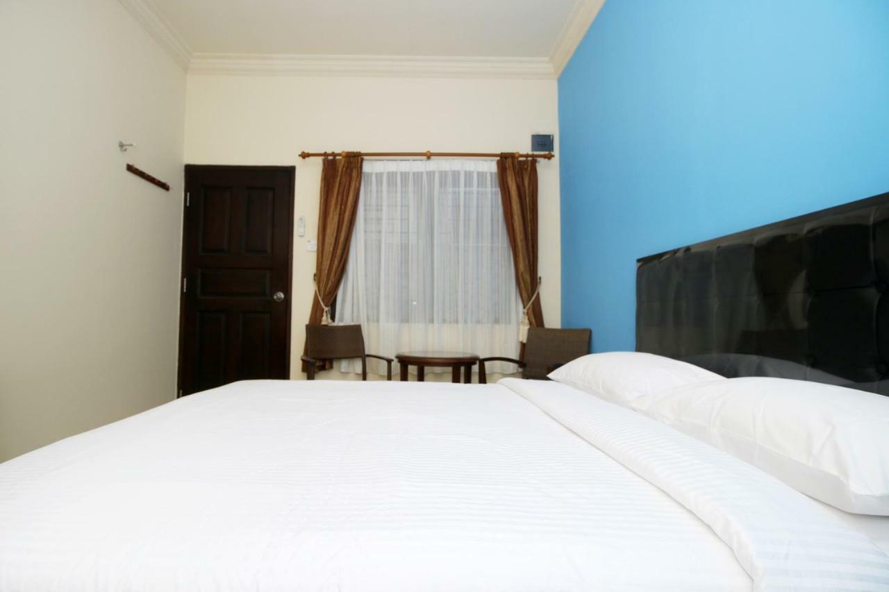 Safina Inn Syariah Sekupang Batam Esterno foto