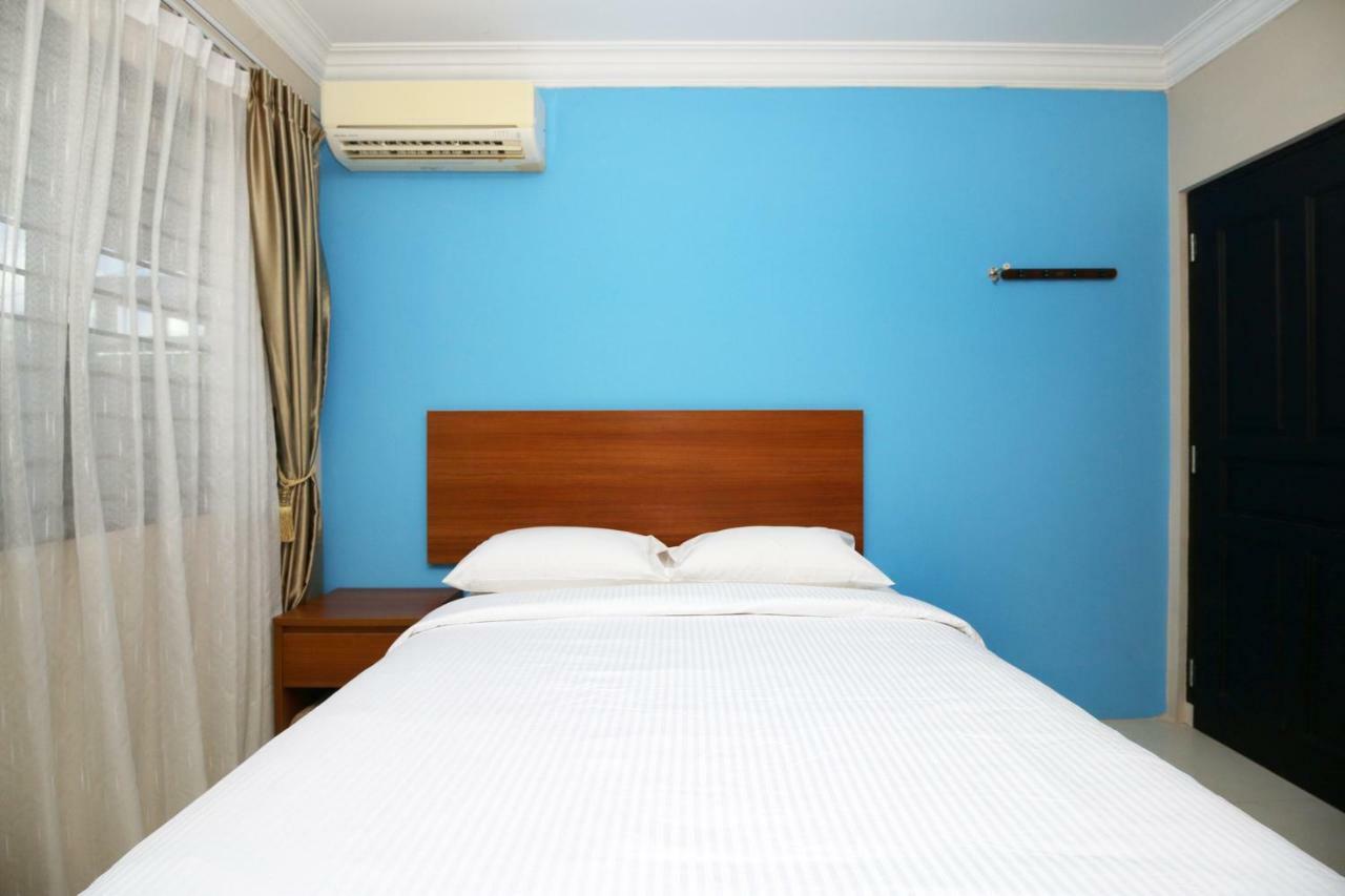Safina Inn Syariah Sekupang Batam Esterno foto