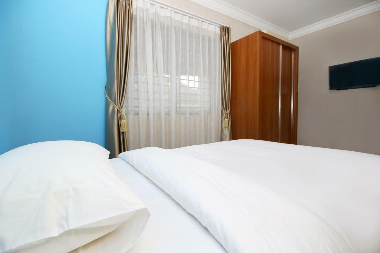 Safina Inn Syariah Sekupang Batam Esterno foto