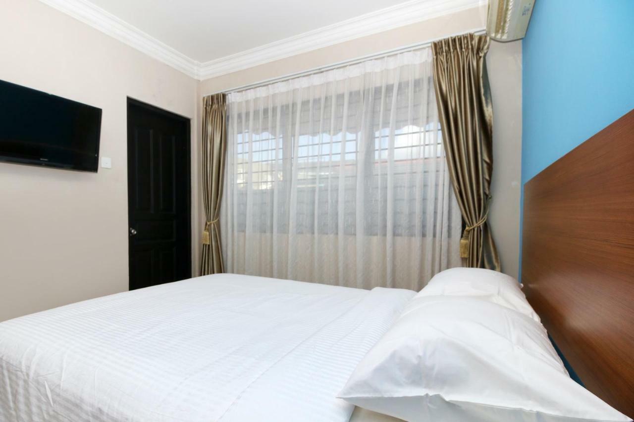 Safina Inn Syariah Sekupang Batam Esterno foto